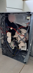 Photo de galerie - Réparation pompe de cyclage lave vaisselle 