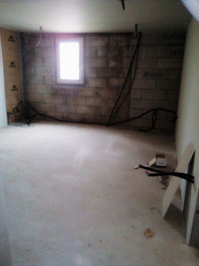 Photo de galerie - Avant la réalisation de l'ouverture pour la pose de la fenêtre coulissante et de l'isolation et du placo