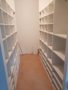 Photo de galerie - Création d’un dressing sur mesure à partir de planche aggloméré 