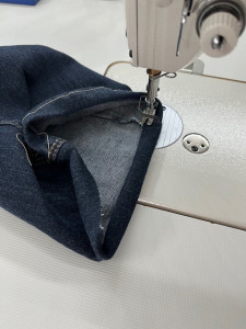 Photo de galerie - Retouches - bords de pantalon