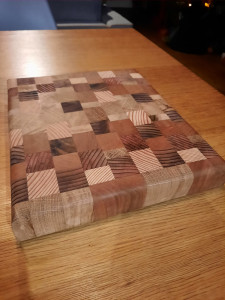 Photo de galerie - Mini billot en bois de bout ( noyer chêne merisier)