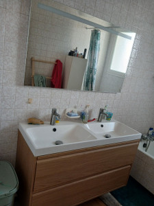 Photo de galerie - Pose d'un meuble double vasque avec miroir 
