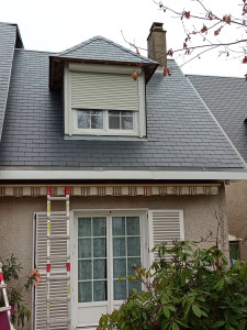 Photo de galerie - Toiture ardoise et pose de planche de bandeau PVC et dessous de toit pvc