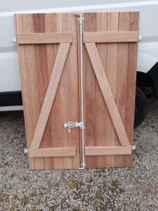 Photo de galerie - Fabrication de volet bois exotique 