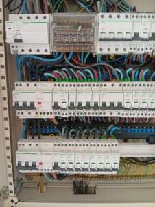 Photo de galerie - Bonjour,je suis Muhammad électricien 15ans de expérience, travail CFO et CFA rénovation, nouveau, installation, tirage, tableau électrique .