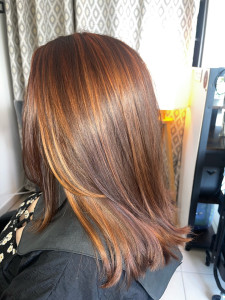 Photo de galerie - ✨ Mèches cuivrées sur mesure ✨ Patine pour un résultat lumineux ✨ Soin profond pour la brillance ✨ Coupe + brushing pour la finition parfaite