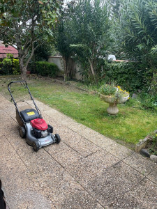 Photo de galerie - Tonte de pelouse - Débroussaillage