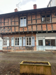 Photo de galerie - Services de réparation et de rénovation pour maisons anciennes, y compris l'ouverture et la fermeture de portes et fenêtres, l'installation et la dépose de portes et fenêtres.