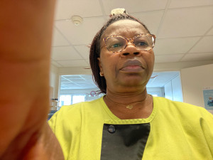 Photo de galerie - Après un an d’expérience à l’Ehpad, je suis disposée à accompagner des personnes à domicile dans leurs tâches quotidiennes : ménage, repassage, cuisine…