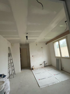 Photo de galerie - Pose de faux plafond passage de câble pour une futur cuisine et pose de coffre isolé en mdr 