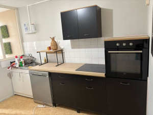 Photo de galerie - Montage et pose de meubles de cuisine. Découpe et du plan de travail avec branchement et pose des électroménagers