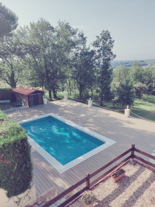 Photo de galerie - Réalisation d'une terrasse en composite bois de 150 m2