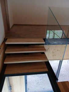 Photo de galerie - Escalier Frêne,Acier et verre
