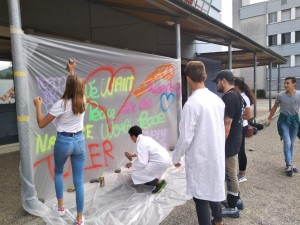 Photo de galerie - Travail sur la journée mondiale  de la paix à travers le graffiti 