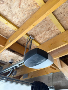 Photo de galerie - Nouvelle prestation motorisation, porte de garage et installation et création électrique dans l’ensemble du garage