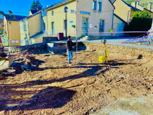 Photo de galerie - Tous types de travaux de terrassement, pose des réseaux VRD (eaux, assainissement, réseaux secs), travaux de maçonnerie, démolition, pose de pavés et dallage. Réalisation de béton imprimé, béton désactivé et béton ciré.