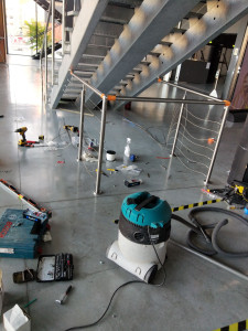 Photo de galerie - Délimitation sur mesure fait sur place en inox 