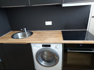 Photo de galerie - Client content aujourd'hui parce que j'ai bien travaillé j'ai fait le joint de la cuisine et après un bon nettoyage de toute la cuisine le client est satisfait