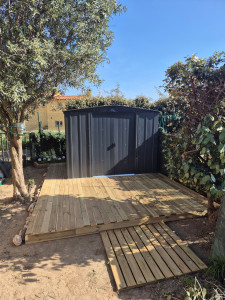 Photo de galerie - 4 j mise en p’ace du cabanon sur nouvelle terrasse bois