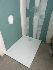 Photo de galerie - Pose d’un bac à douche 