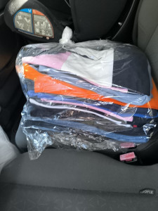 Photo de galerie - Je peux prendre votre linge froissé et vous le redonner repasser sous plastique pour éviter la poussière et autres n'hésitez pas à me contacter tarif global a 20e la banette si plus de linge nous pouvons parler du prix. 