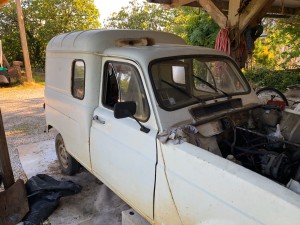 Photo de galerie - Voiture en cours de restauration perso