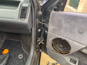 Photo de galerie - Remplacement de la porte avant droite avec recâblage