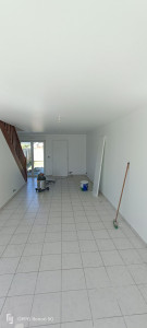 Photo de galerie - Mise en peinture d'un logement avant pose de sol PVC et pose de la cuisine.