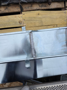 Photo de galerie - ​Remplacement de gouttières en zinc — 3 teintes disponibles