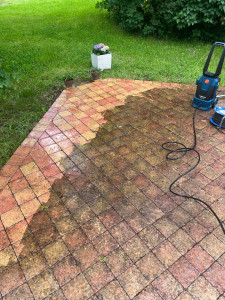 Photo de galerie - Nettoyage d’une terrasse en pavé 