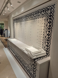 Photo de galerie - Covering sur meuble présentoir en magasin pour événement Printemps Haussman