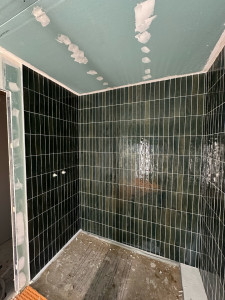 Photo de galerie - Pose de receveur / carrelage zelige