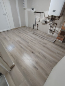 Photo de galerie - Pose d'un carrelage avec plinthes