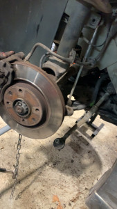 Photo de galerie - Changement de triangle de suspension 