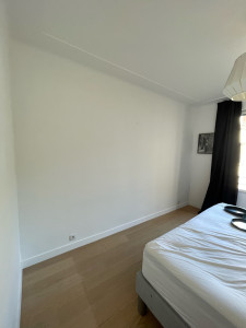 Photo de galerie - Enlever le papier peint et par la suite, mettre un coup de peinture sur le mur