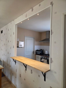 Photo de galerie - Pose de 3 spot au dessus d'un Bar de cuisine.