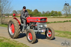 Photo de galerie - Préparations a l’engazonnement avec tracteur agricole et rotovateur.
tonte de votre pelouse au gyrobroyeur pour les surfaces importantes. 
infos et rdv sur demande. 