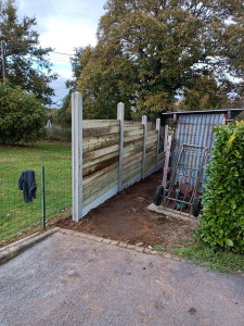 Photo de galerie - Pose d’une clôture bois/béton