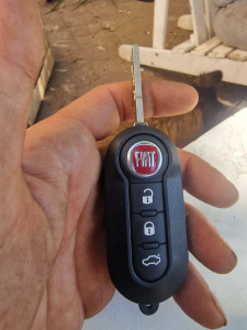 Photo de galerie - Telecommande fiat 500