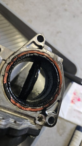 Photo de galerie - Boitier PAPILLON bien encrasser GOLF 5