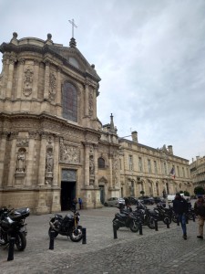 Photo de galerie - Bonjour..je cherche heures de ménage et repassage ..pour mardi ..mercredi..merci.