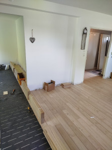 Photo de galerie - Pose collée parquet massif châtaignier 