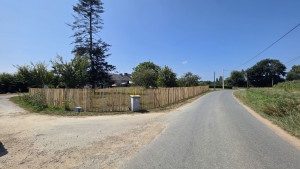 Photo de galerie - Réalisation d’une clôture en ganivelle en châtaigner d’une hauteur 1m50 et d’une longueur de 66 mètres 