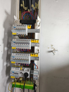 Photo de galerie - Remplacement pour mise aux normes d'un tableau électrique d'une maison individuelle.