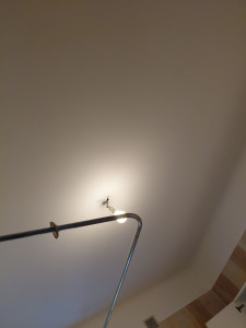 Photo de galerie - Plafond après intervention: enduit, ponçage, peinture