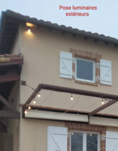 Photo de galerie - Pose luminaire en façade + éclairage pergola