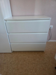 Photo de galerie - Montage et installation d'une commode.