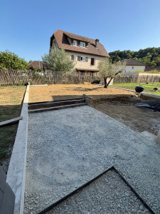 Photo de galerie - Création d’un escalier en traverse de chêne , d’une allée en 0/31.5