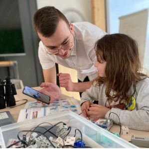 Photo de galerie - Cours de robotique et programmation pour enfants et ados