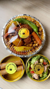 Photo de galerie - Spécialité gastronomie tunisienne quand vous voulez déjeuner dîner on vous préparede très bonnes plats tunisiens commencent par le couscous salade Brik chakchouka , kamounia riz crevettes …..plain de plats  